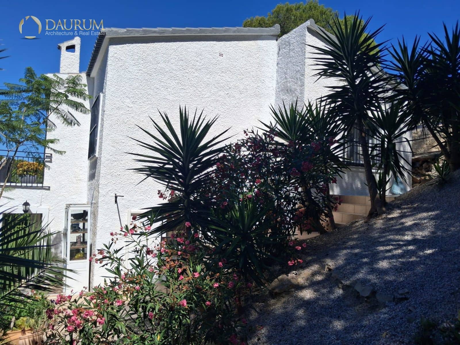 4 bedroom Villa for sale in El Campello with garage - € 595,000 (Ref: 10014319)
