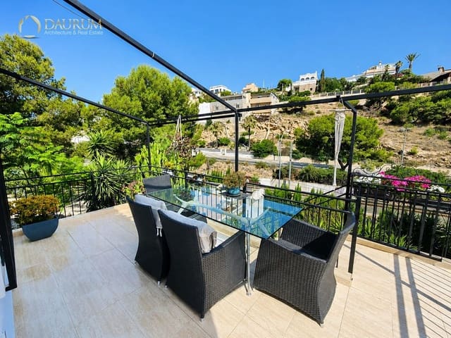 4 bedroom Villa for sale in El Campello with garage - € 595,000 (Ref: 10014319)
