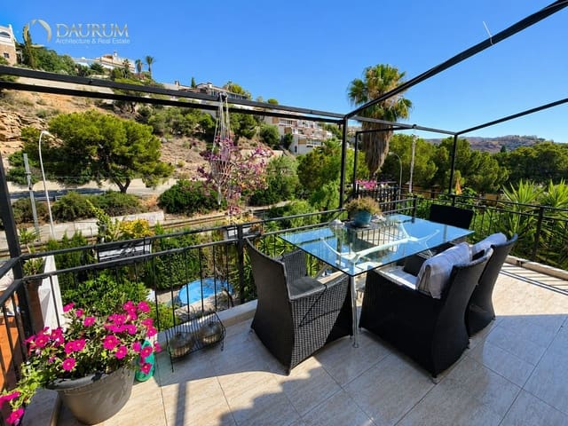 4 bedroom Villa for sale in El Campello with garage - € 595,000 (Ref: 10014319)