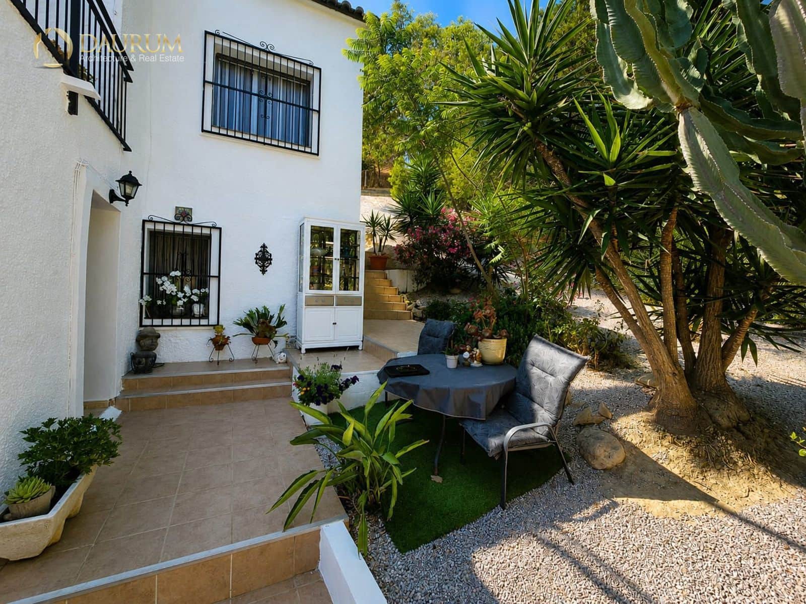4 bedroom Villa for sale in El Campello with garage - € 595,000 (Ref: 10014319)