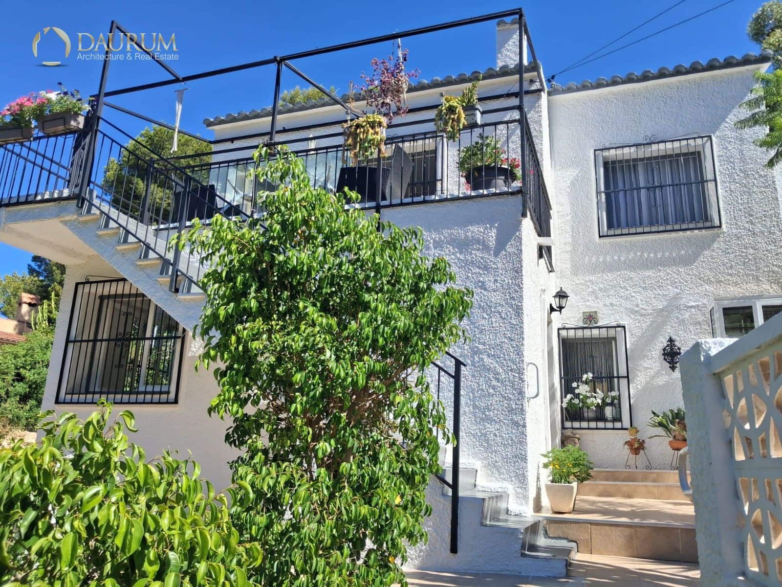 4 bedroom Villa for sale in El Campello with garage - € 595,000 (Ref: 10014319)