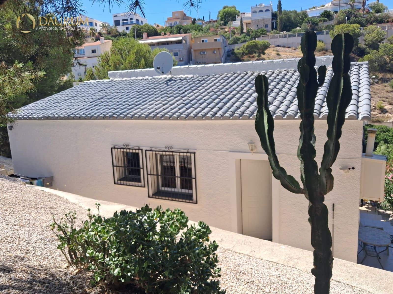 4 bedroom Villa for sale in El Campello with garage - € 595,000 (Ref: 10014319)