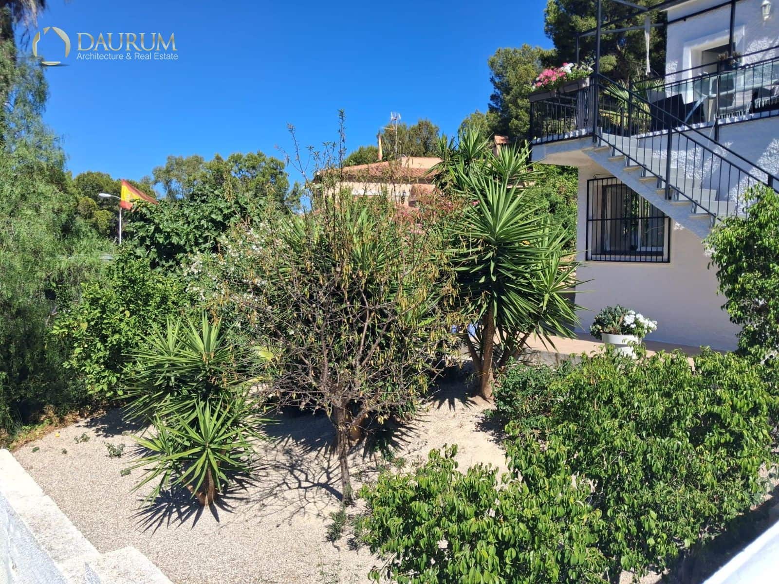 4 bedroom Villa for sale in El Campello with garage - € 595,000 (Ref: 10014319)