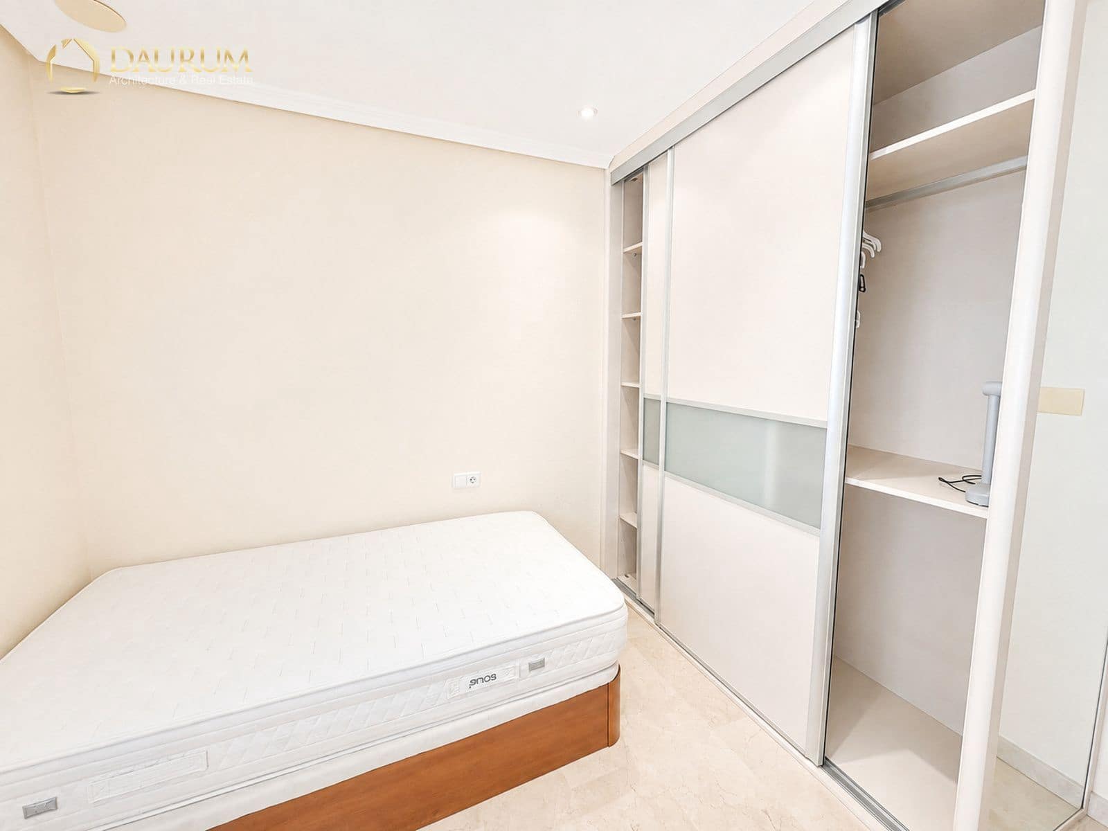 4 sypialnia Mieszkanie do wynajęcia w Elche / Elx z garażem - 1 100 € (Ref: 10033047)