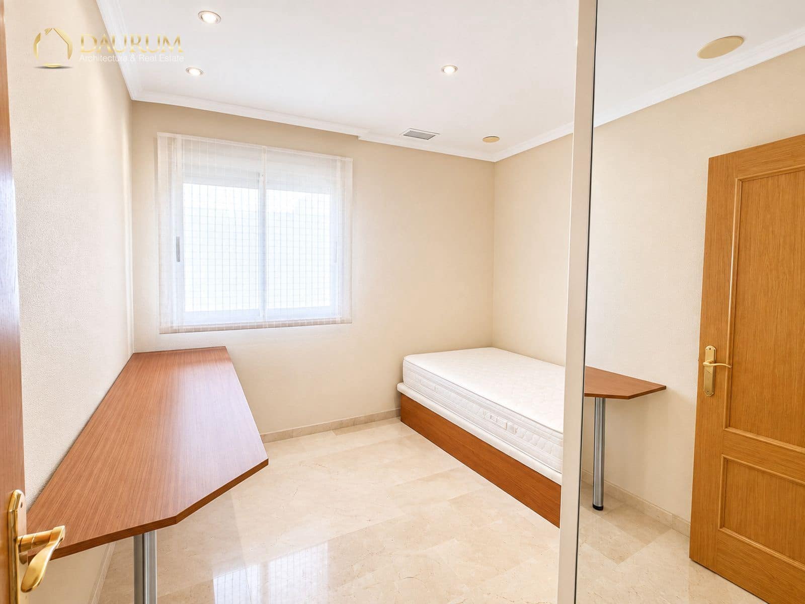 4 sypialnia Mieszkanie do wynajęcia w Elche / Elx z garażem - 1 100 € (Ref: 10033047)