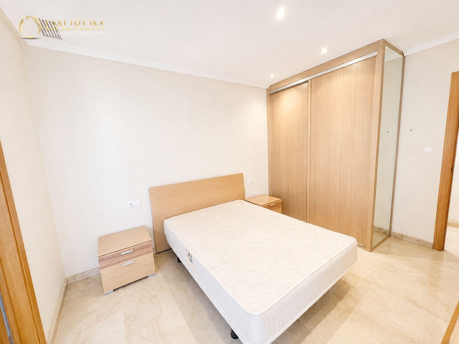 4 sypialnia Mieszkanie do wynajęcia w Elche / Elx z garażem - 1 100 € (Ref: 10033047)