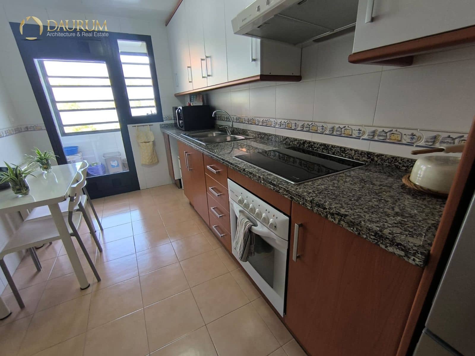 2 slaapkamer Flat te koop in Alicante stad met zwembad garage - € 349.000 (Ref: 10034451)