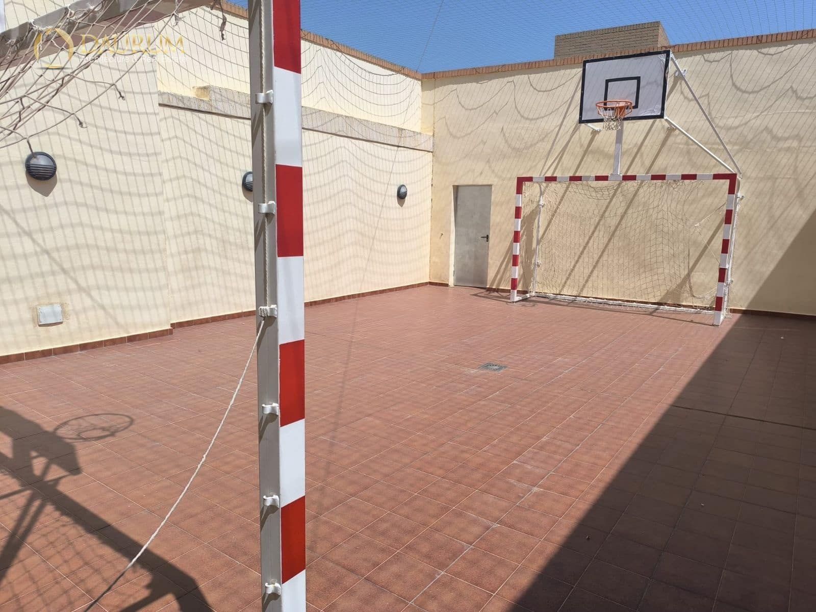 2 slaapkamer Flat te koop in Alicante stad met zwembad garage - € 349.000 (Ref: 10034451)