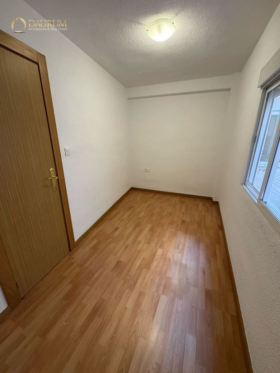 3 soveværelse Lejlighed til salg i Alicante by - € 170.000 (Ref: 10088578)