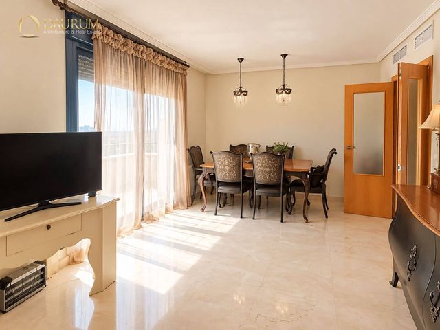 2 chambre Penthouse à vendre à Alicante ville avec piscine garage - 420 000 € (Ref: 10118495)