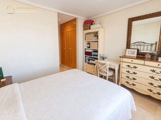 2 chambre Penthouse à vendre à Alicante ville avec piscine garage - 420 000 € (Ref: 10118495)