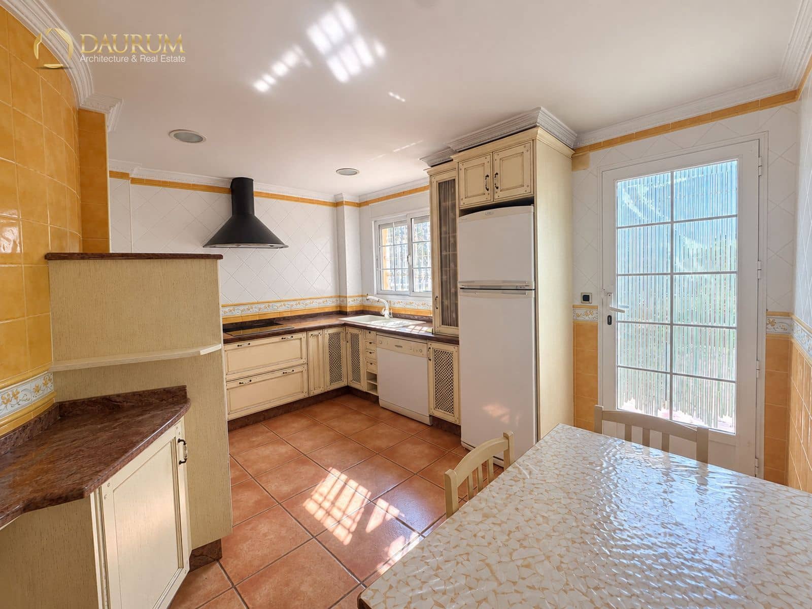 4 soverom Villa til salgs i Alicante by med garasje - € 300 000 (Ref: 10168017)