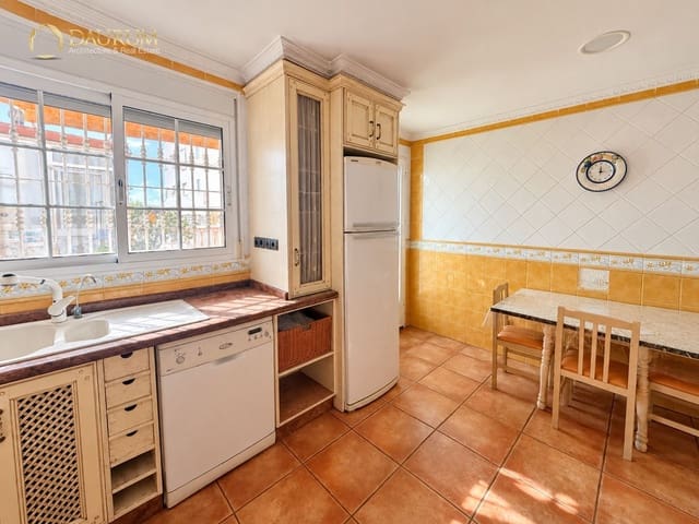 4 soverom Villa til salgs i Alicante by med garasje - € 300 000 (Ref: 10168017)