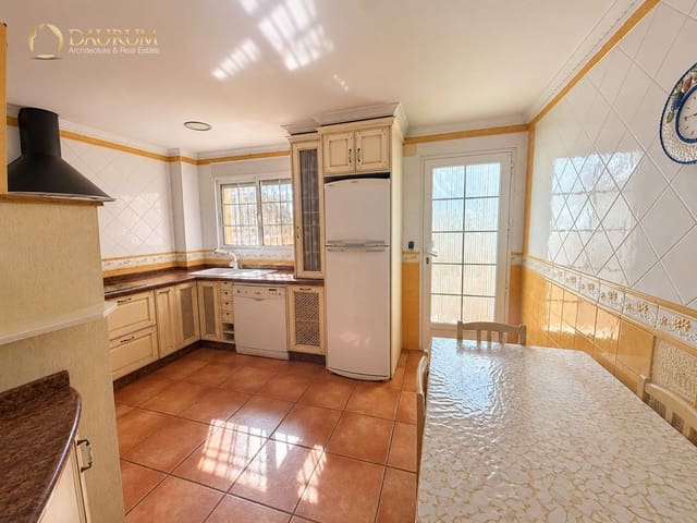 4 soverom Villa til salgs i Alicante by med garasje - € 300 000 (Ref: 10168017)