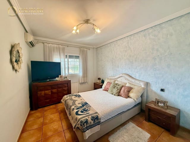4 soverom Villa til salgs i Alicante by med garasje - € 300 000 (Ref: 10168017)