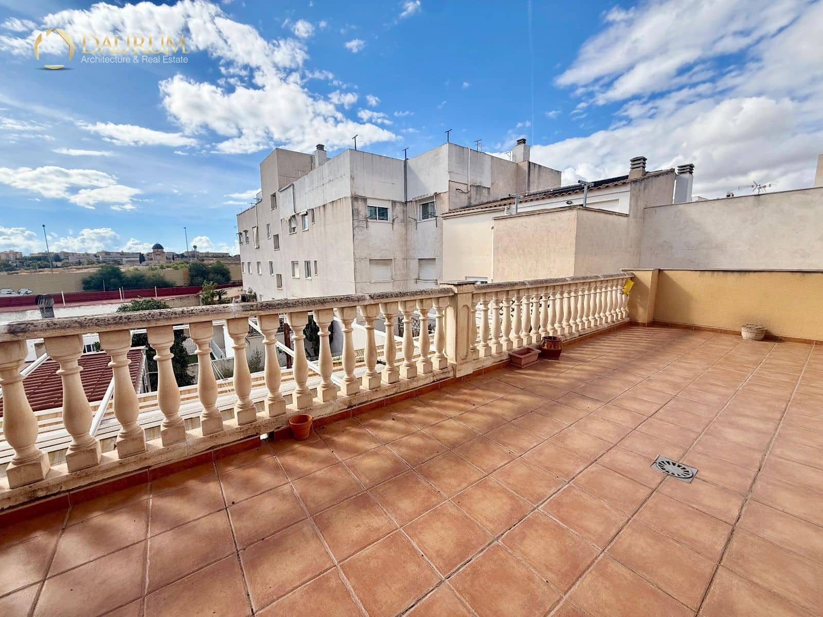 4 soverom Villa til salgs i Alicante by med garasje - € 300 000 (Ref: 10168017)