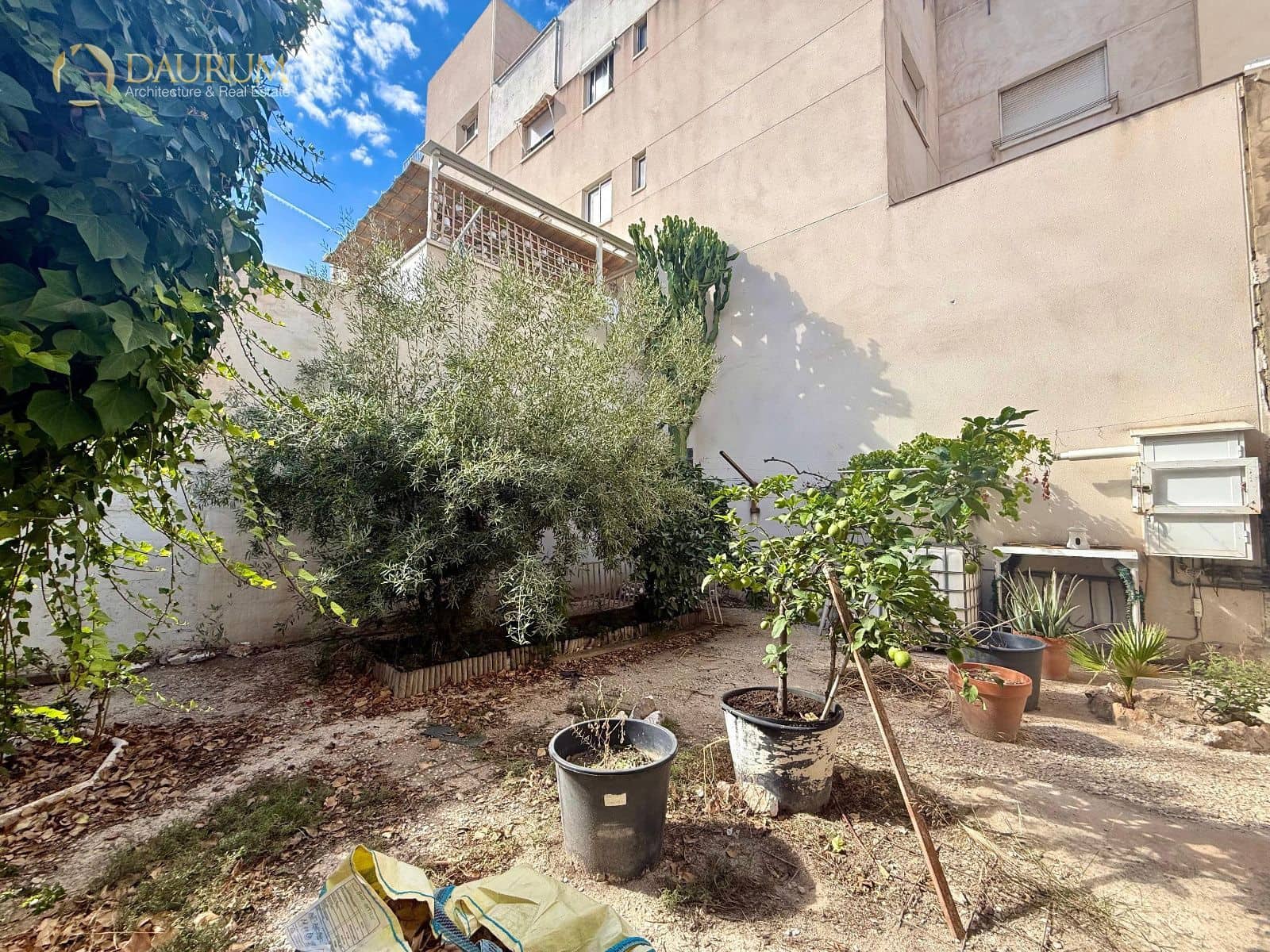 4 soverom Villa til salgs i Alicante by med garasje - € 300 000 (Ref: 10168017)