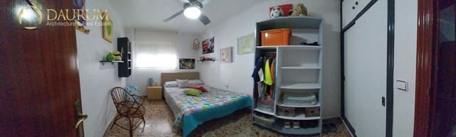 4 bedroom Flat for sale in Carrús Est - Camí dels Magros, Elche / Elx with garage - € 145,000 (Ref: 9345367)