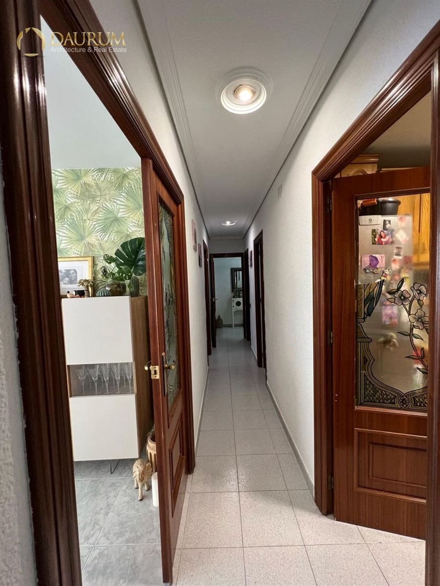 3 bedroom Flat for sale in Benidorm with garage - € 260,000 (Ref: 9345395)