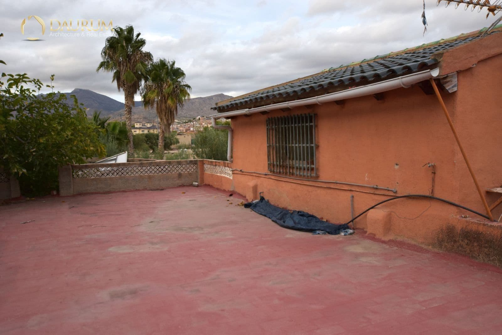 5 bedroom Villa for sale in Agost with pool garage - € 240,000 (Ref: 9345410)