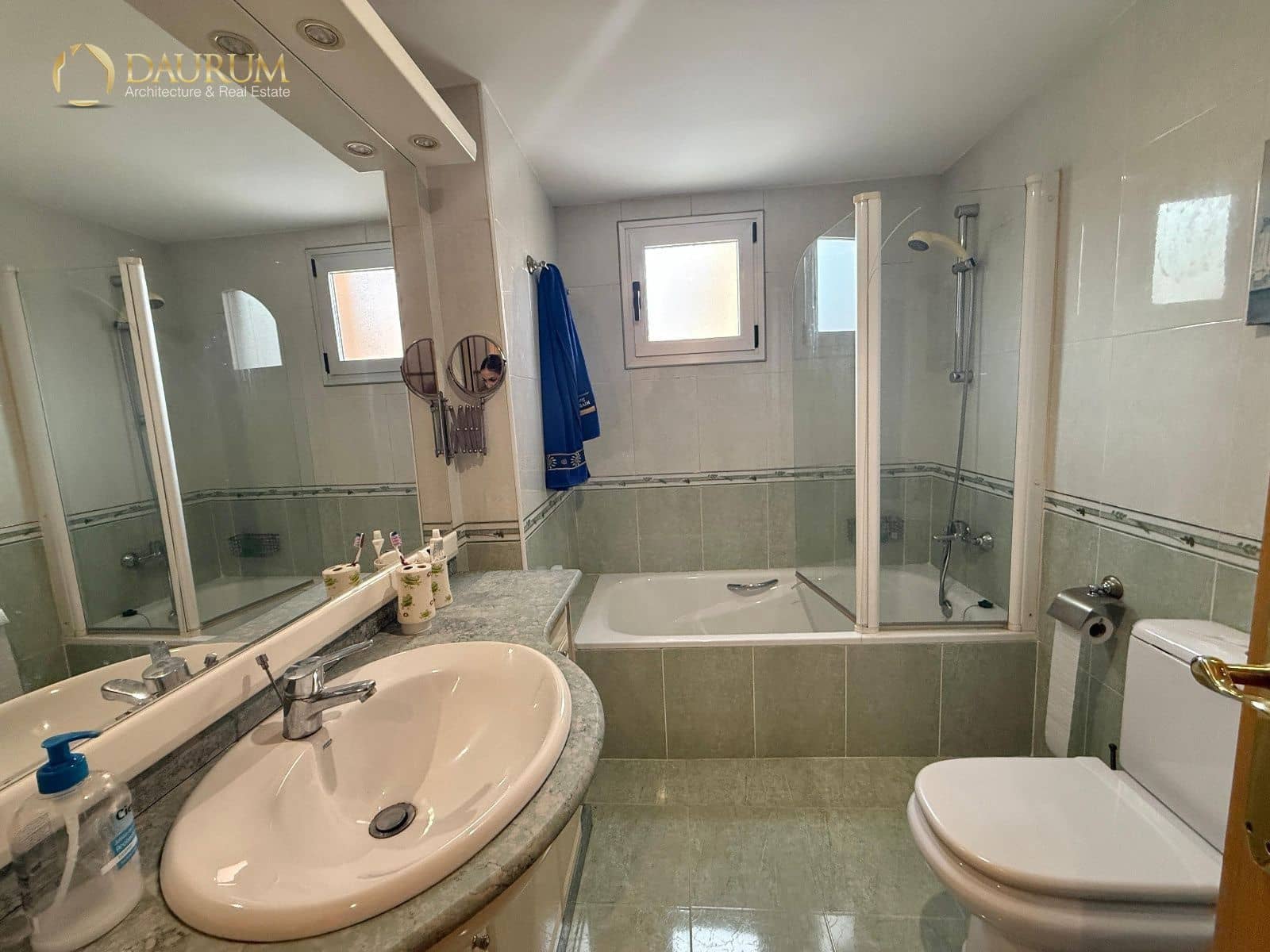 3 bedroom Flat for sale in Benidorm with garage - € 305,000 (Ref: 9345423)