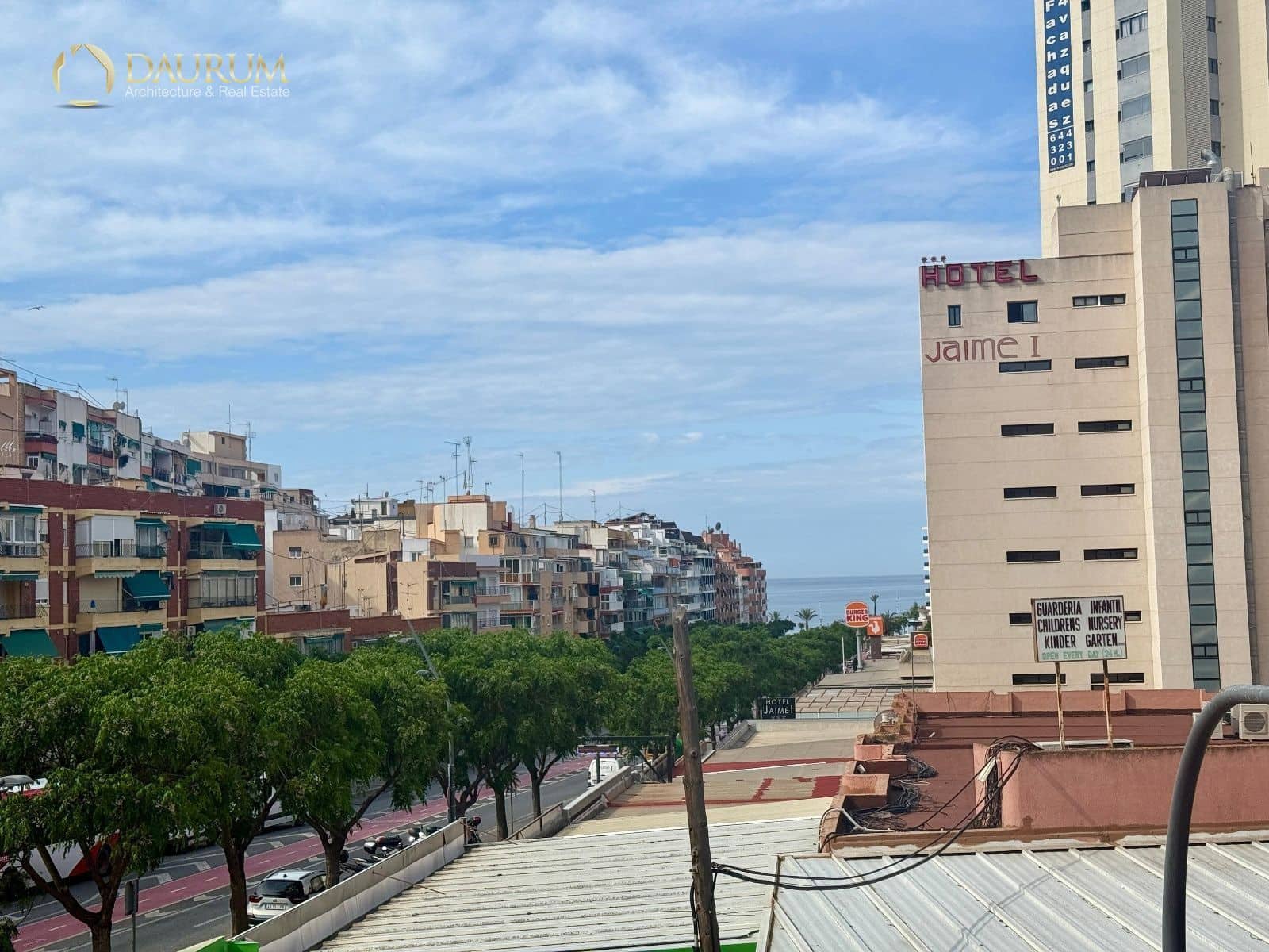 3 bedroom Flat for sale in Benidorm with garage - € 305,000 (Ref: 9345423)