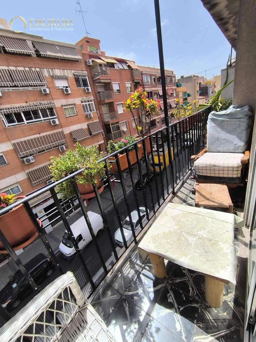 4 bedroom Flat for sale in Alicante / Alacant city - € 205,000 (Ref: 9345434)