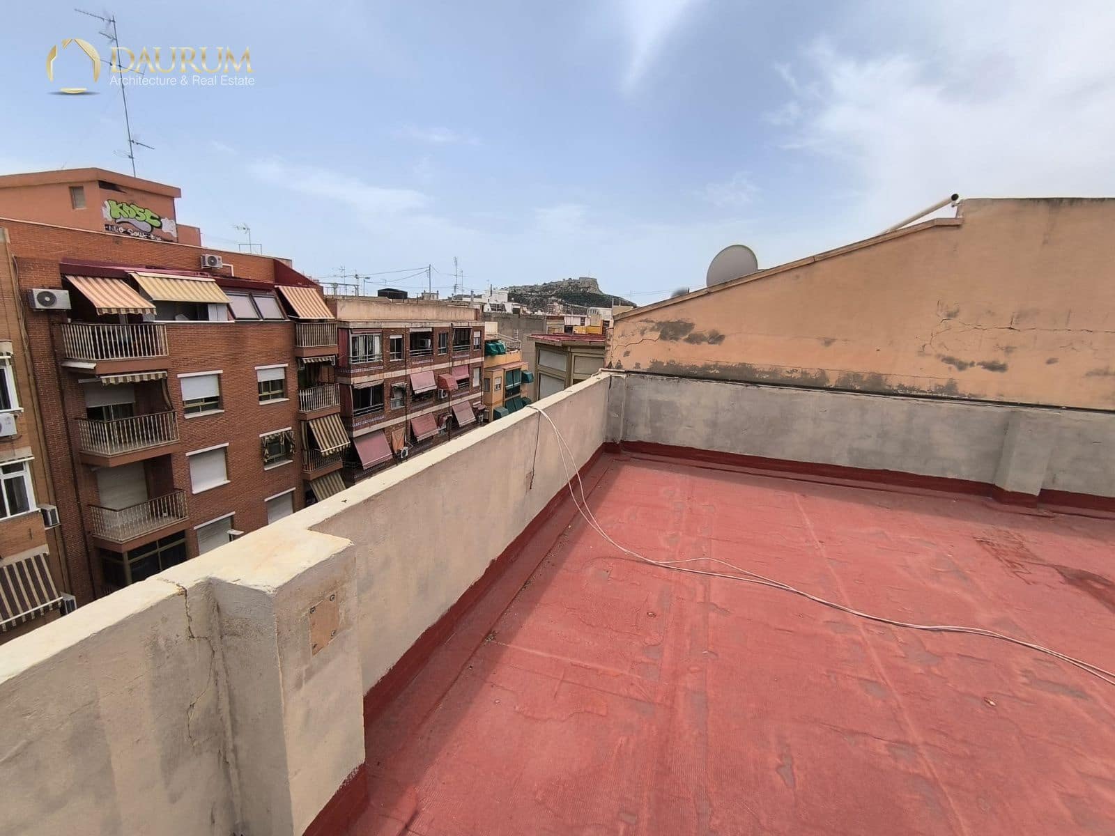 4 bedroom Flat for sale in Alicante / Alacant city - € 205,000 (Ref: 9345434)