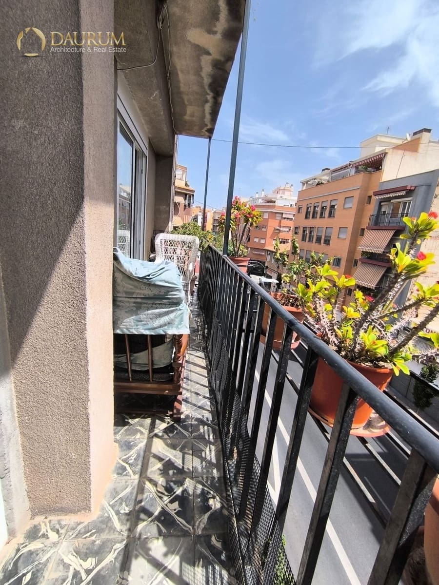 4 bedroom Flat for sale in Alicante / Alacant city - € 205,000 (Ref: 9345434)