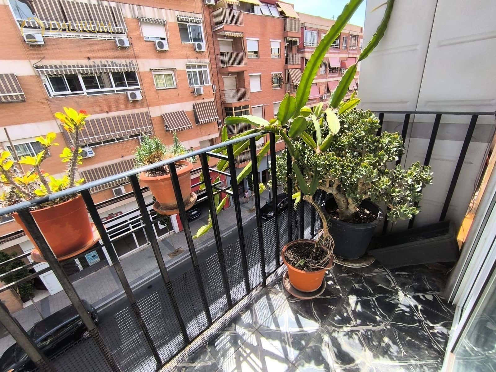 4 bedroom Flat for sale in Alicante / Alacant city - € 205,000 (Ref: 9345434)