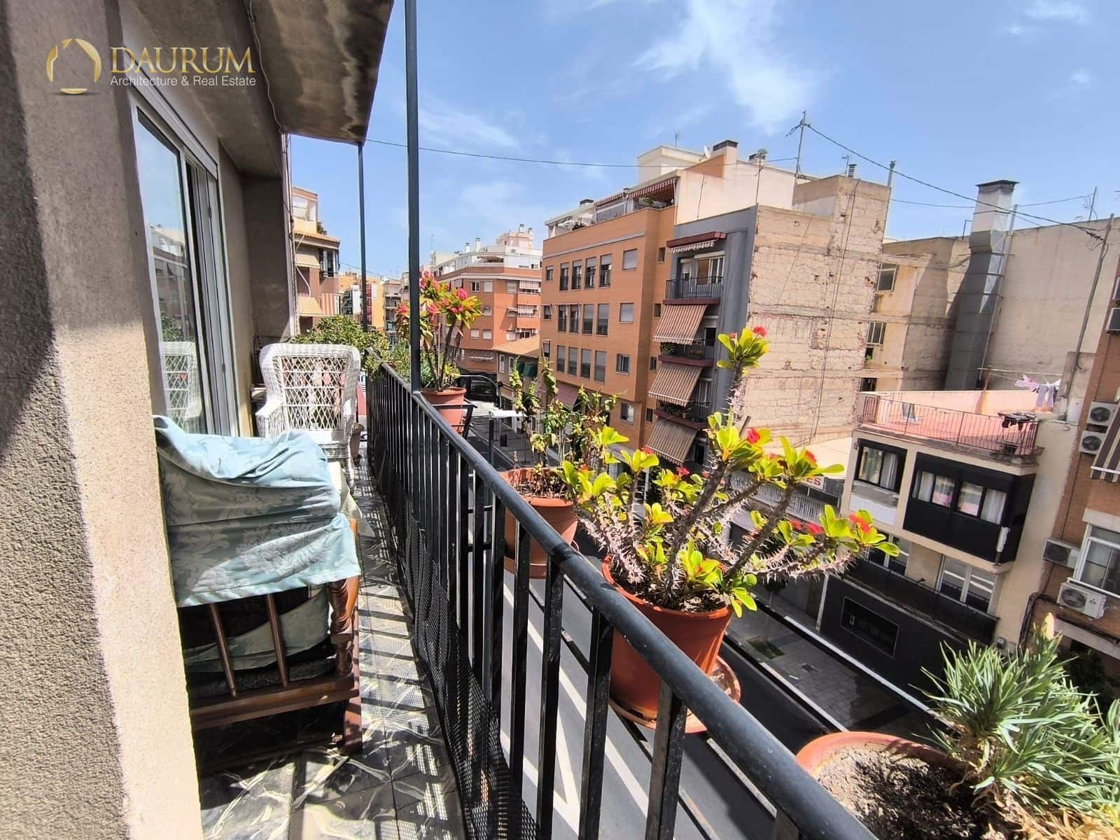 4 bedroom Flat for sale in Alicante / Alacant city - € 205,000 (Ref: 9345434)