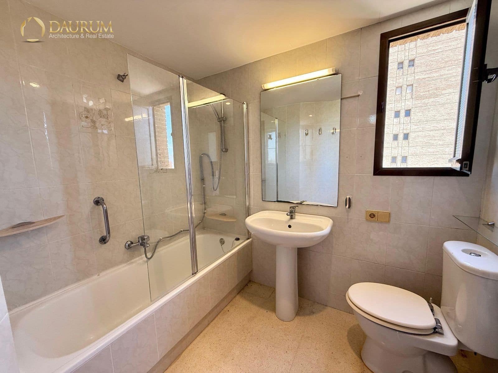 3 bedroom Flat for sale in Benidorm with pool garage - € 510,000 (Ref: 9345458)