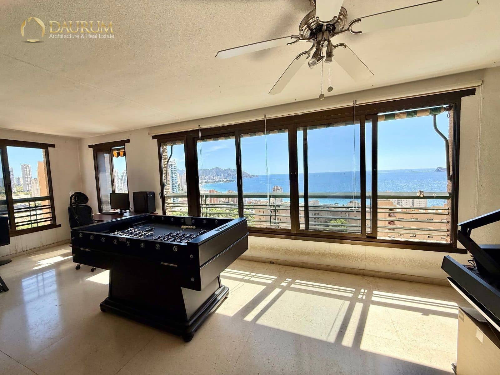 3 bedroom Flat for sale in Benidorm with pool garage - € 510,000 (Ref: 9345458)