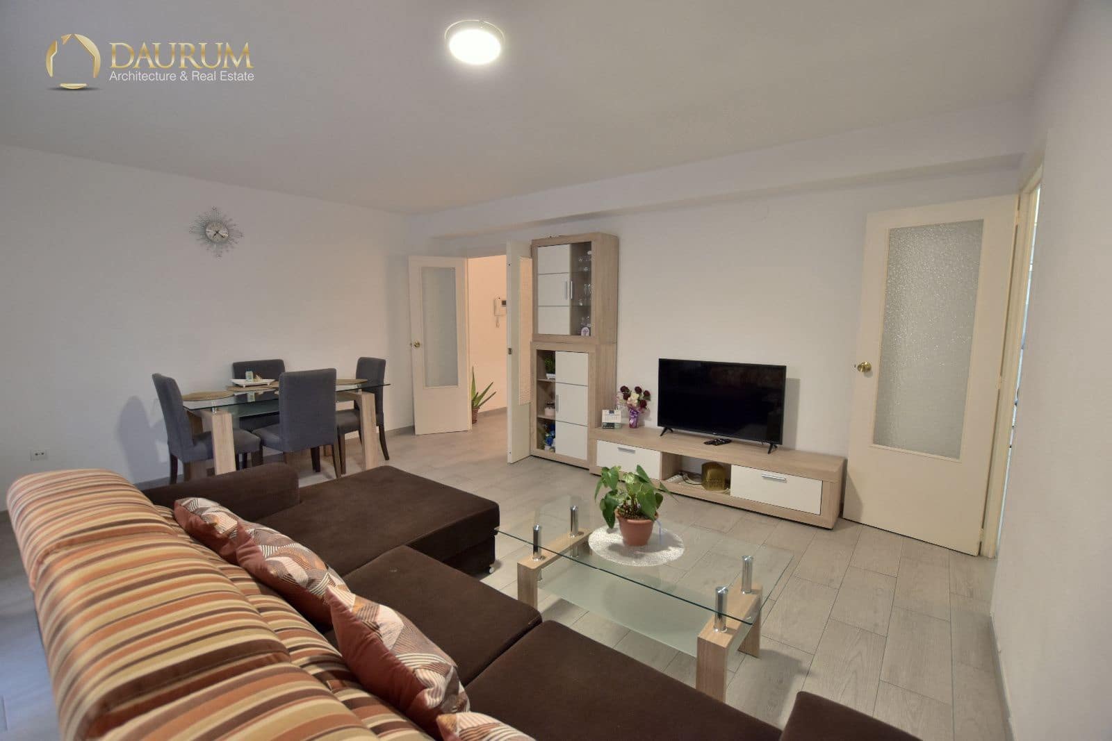 4 bedroom Flat for sale in Alicante / Alacant city with garage - € 199,900 (Ref: 9345461)