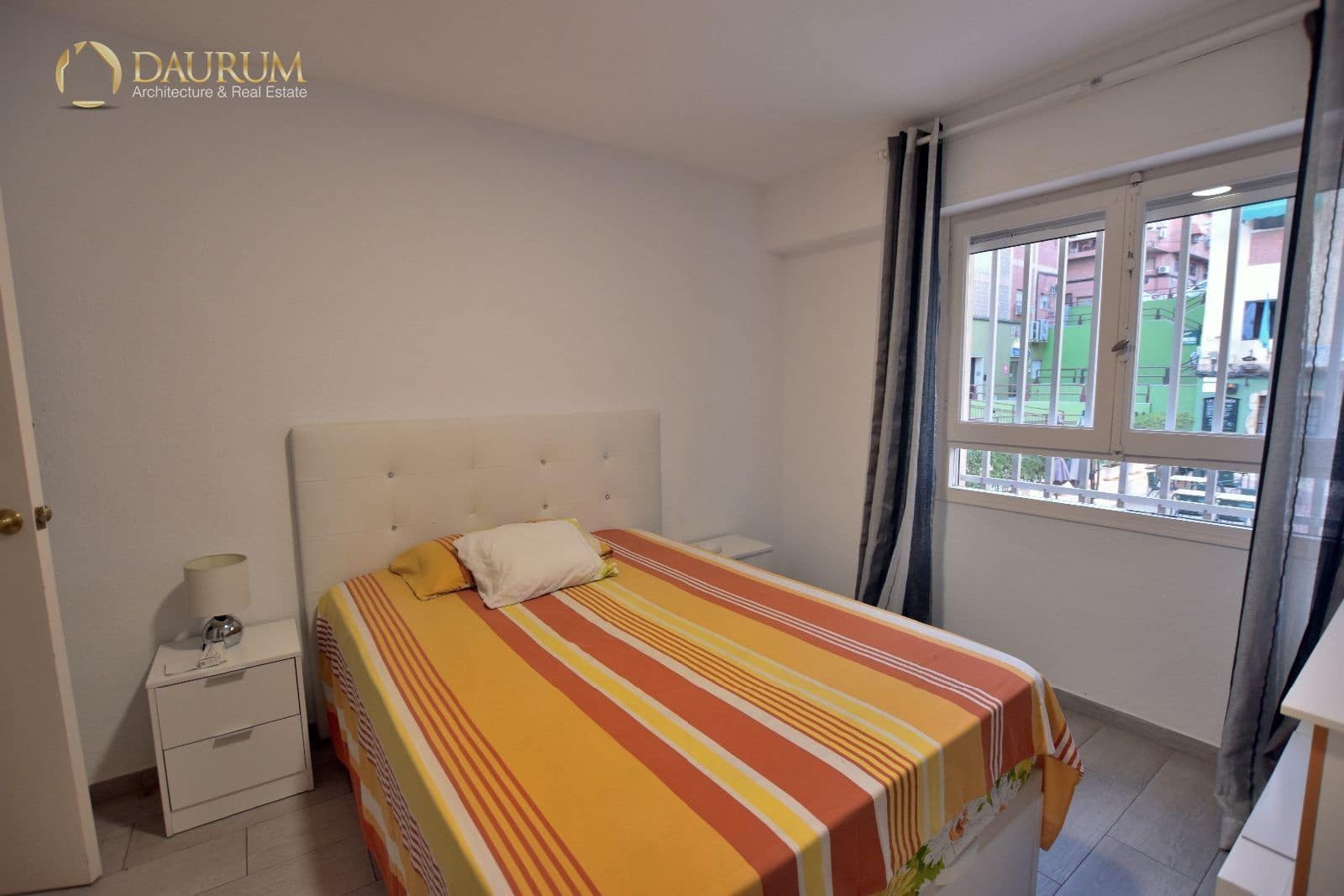4 bedroom Flat for sale in Alicante / Alacant city with garage - € 199,900 (Ref: 9345461)