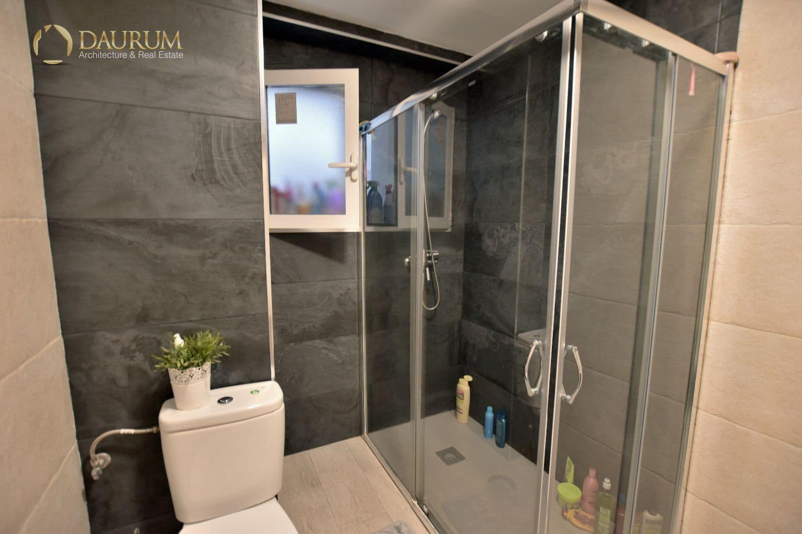 4 bedroom Flat for sale in Alicante / Alacant city with garage - € 199,900 (Ref: 9345461)