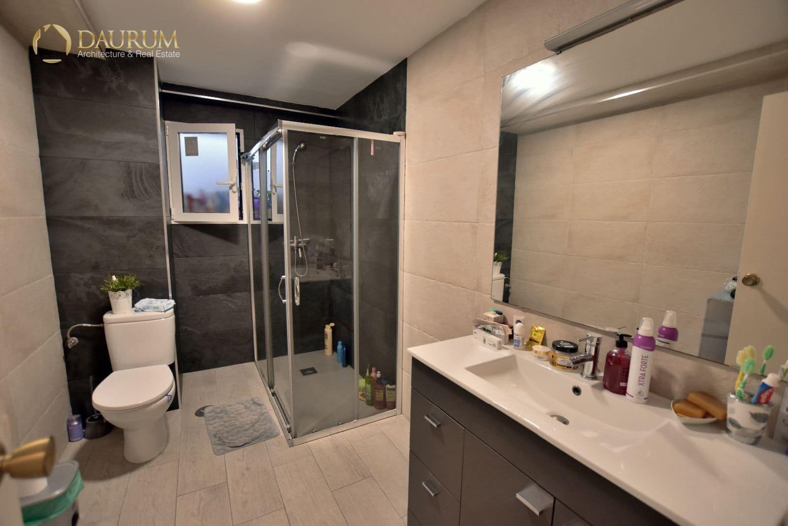 4 bedroom Flat for sale in Alicante / Alacant city with garage - € 199,900 (Ref: 9345461)