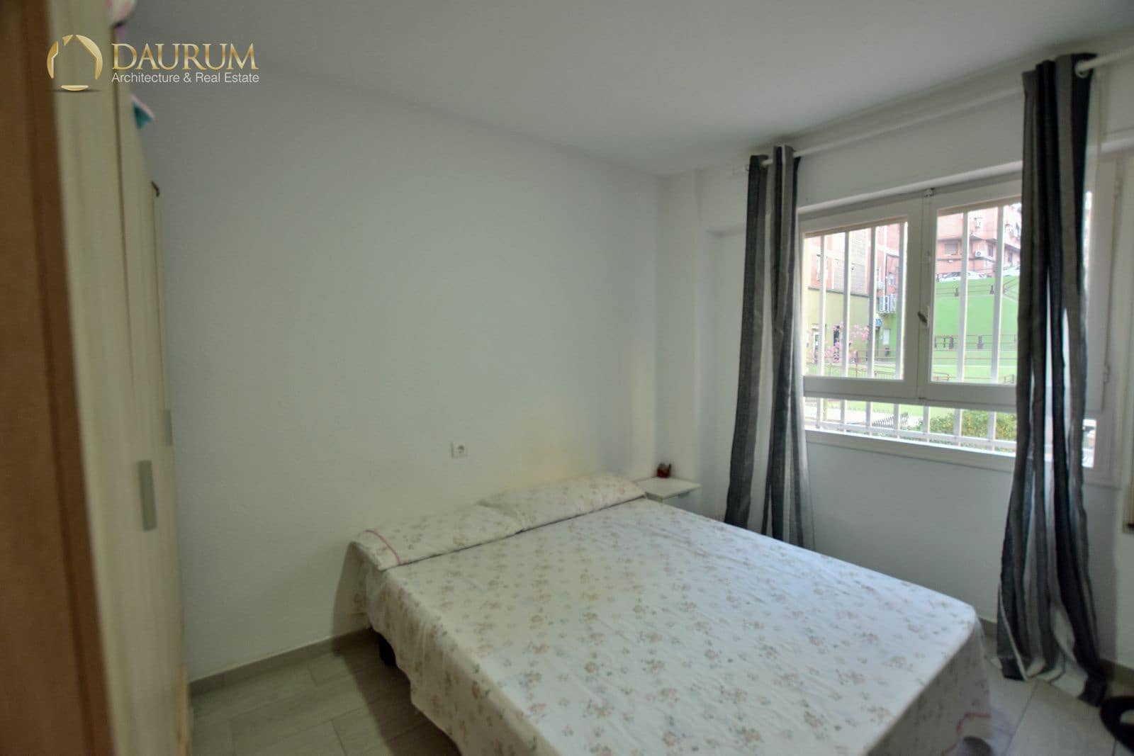 4 bedroom Flat for sale in Alicante / Alacant city with garage - € 199,900 (Ref: 9345461)