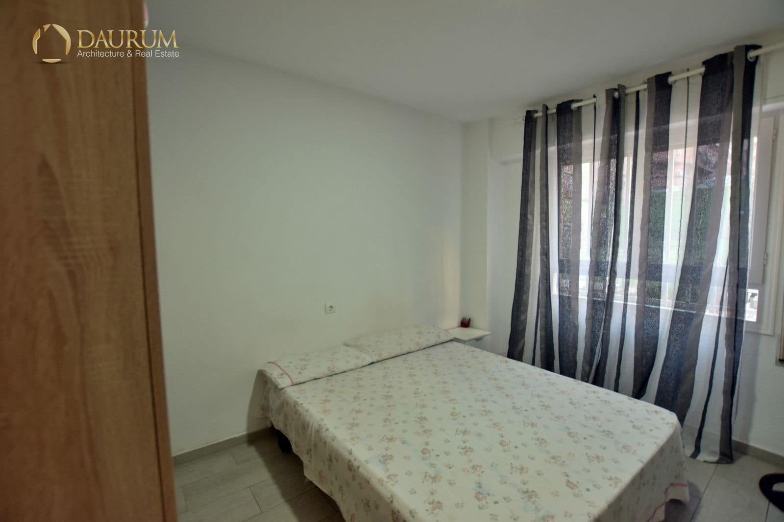 4 bedroom Flat for sale in Alicante / Alacant city with garage - € 199,900 (Ref: 9345461)