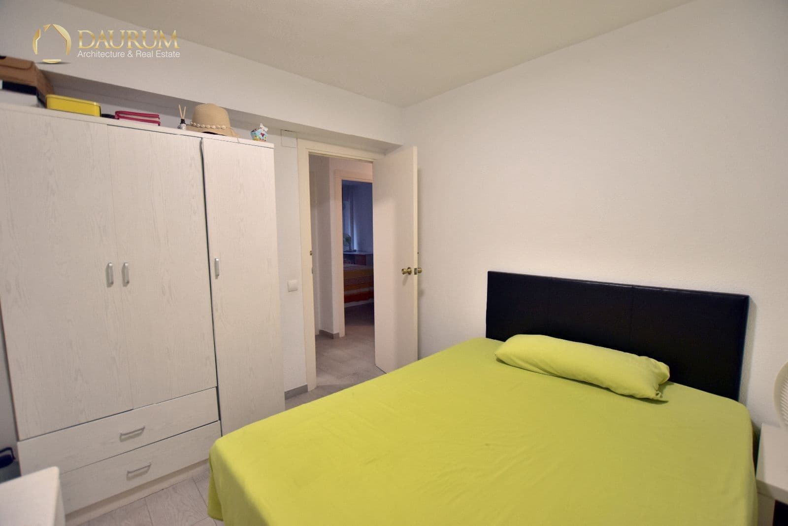 4 bedroom Flat for sale in Alicante / Alacant city with garage - € 199,900 (Ref: 9345461)