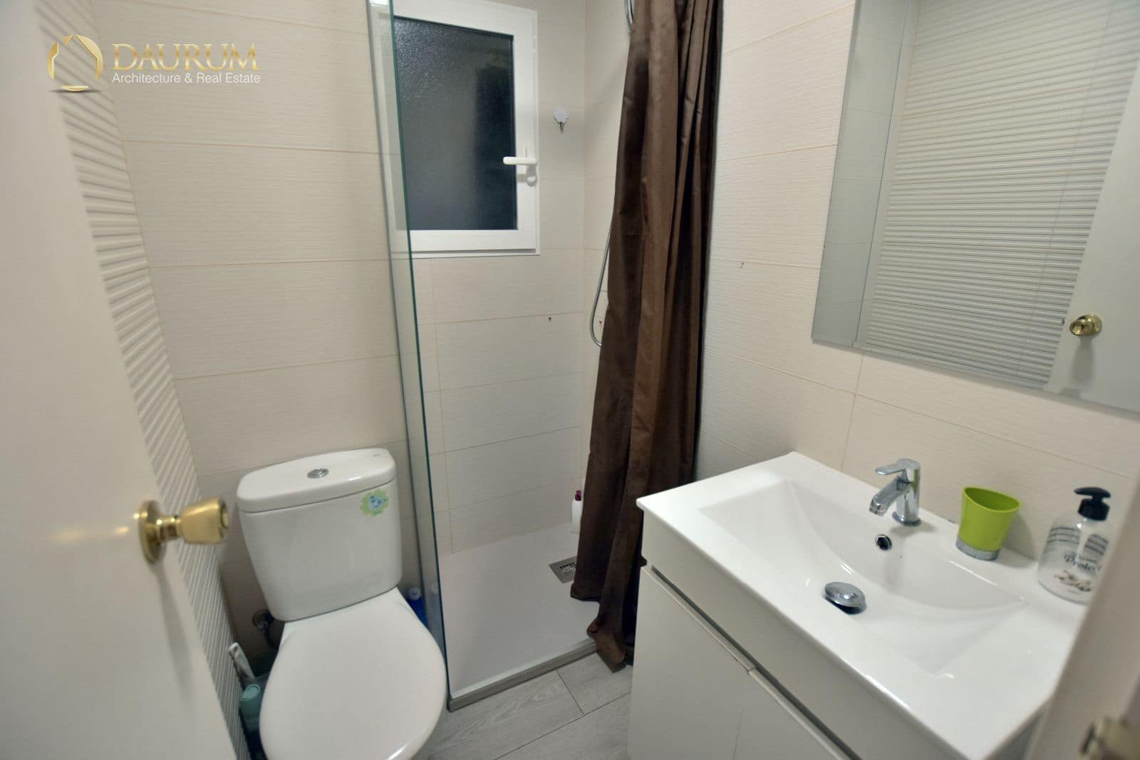 4 bedroom Flat for sale in Alicante / Alacant city with garage - € 199,900 (Ref: 9345461)