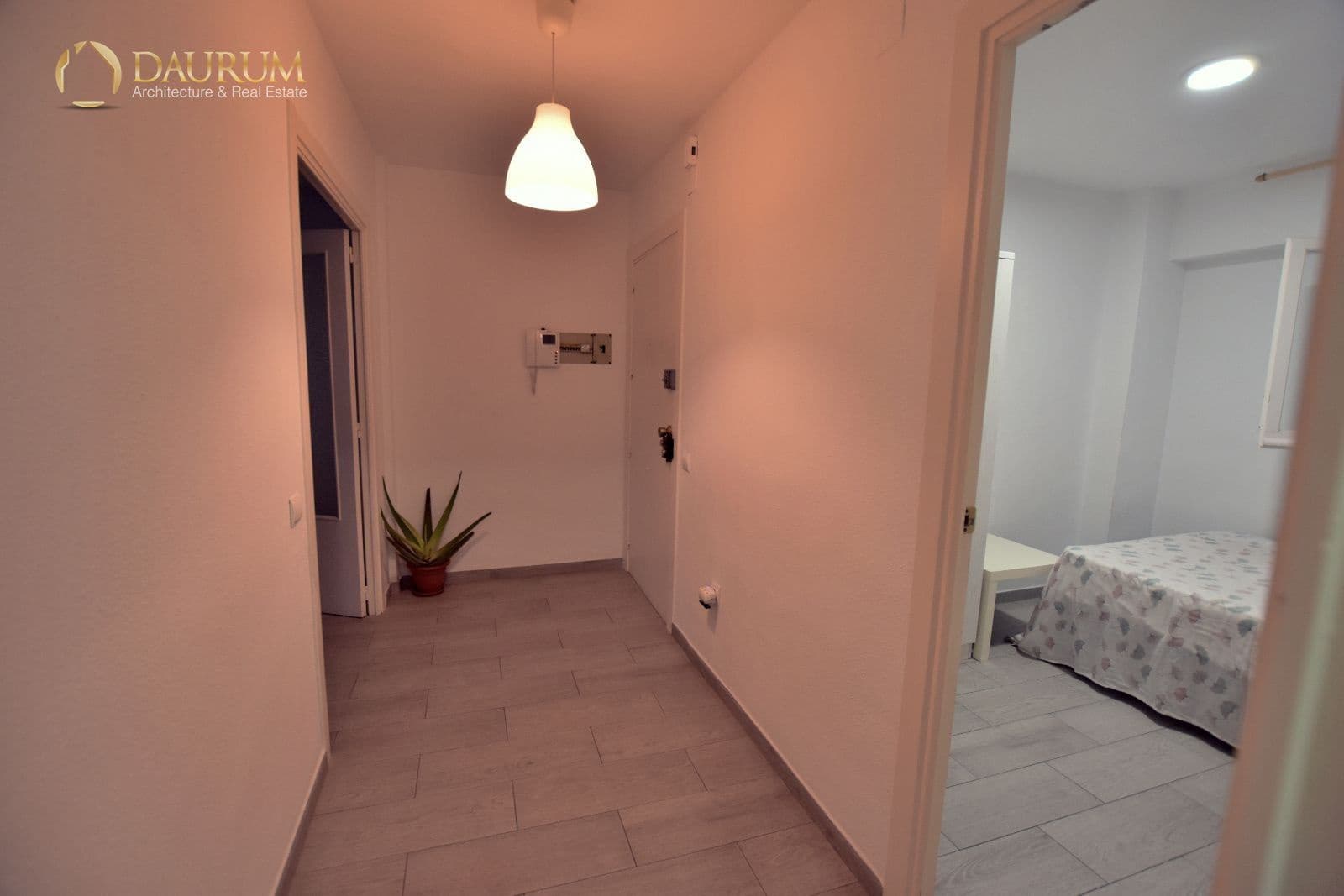 4 bedroom Flat for sale in Alicante / Alacant city with garage - € 199,900 (Ref: 9345461)