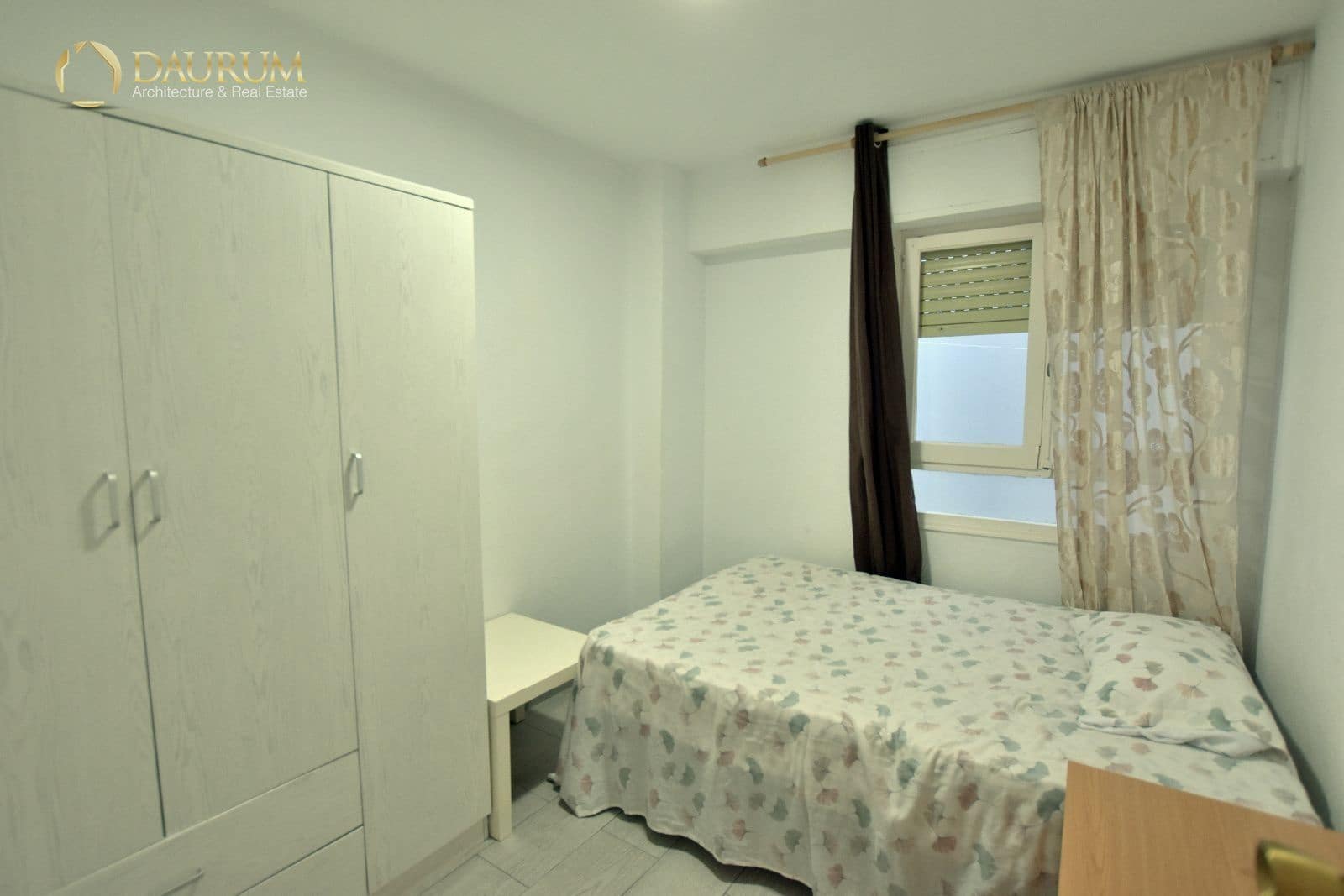 4 bedroom Flat for sale in Alicante / Alacant city with garage - € 199,900 (Ref: 9345461)