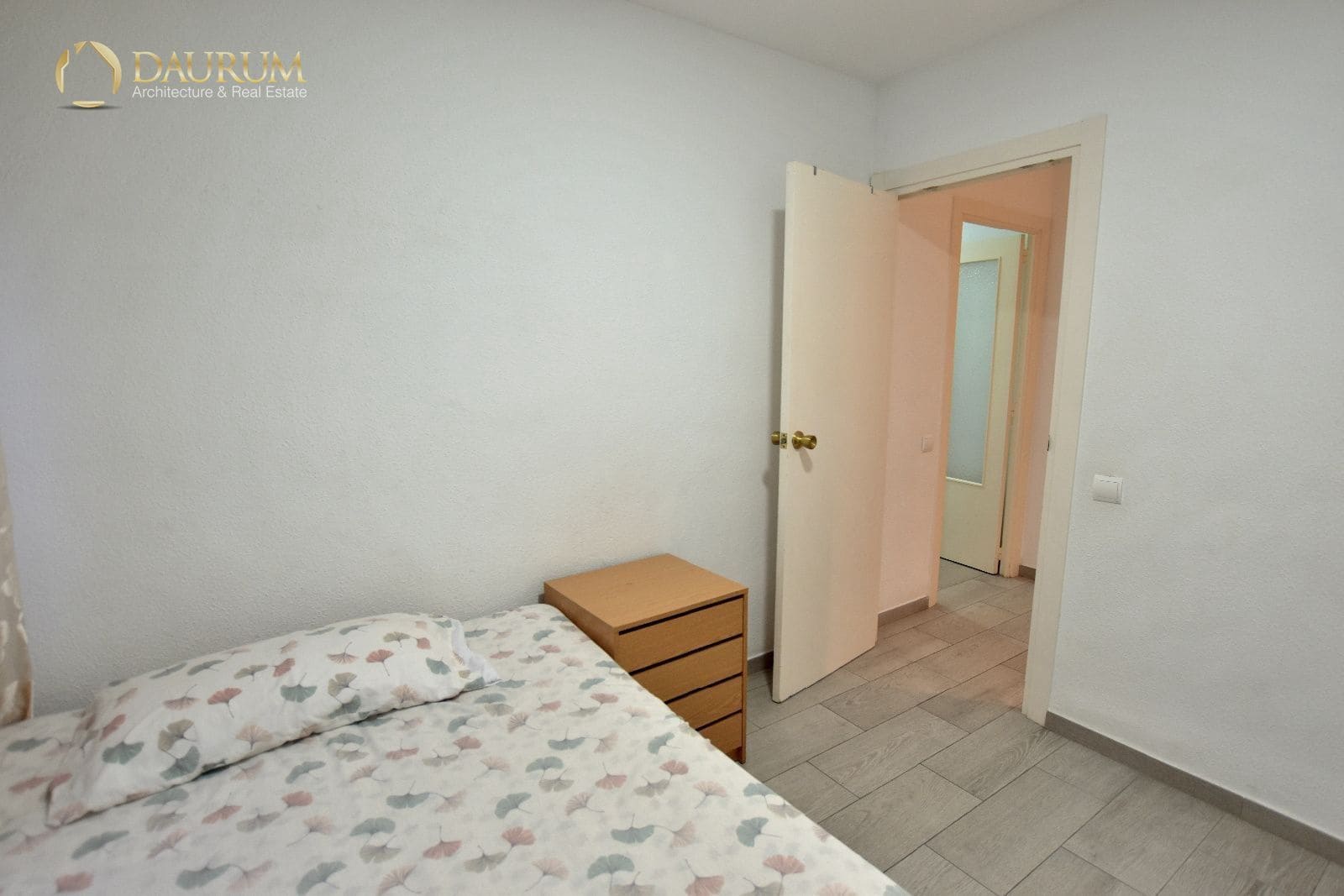 4 bedroom Flat for sale in Alicante / Alacant city with garage - € 199,900 (Ref: 9345461)