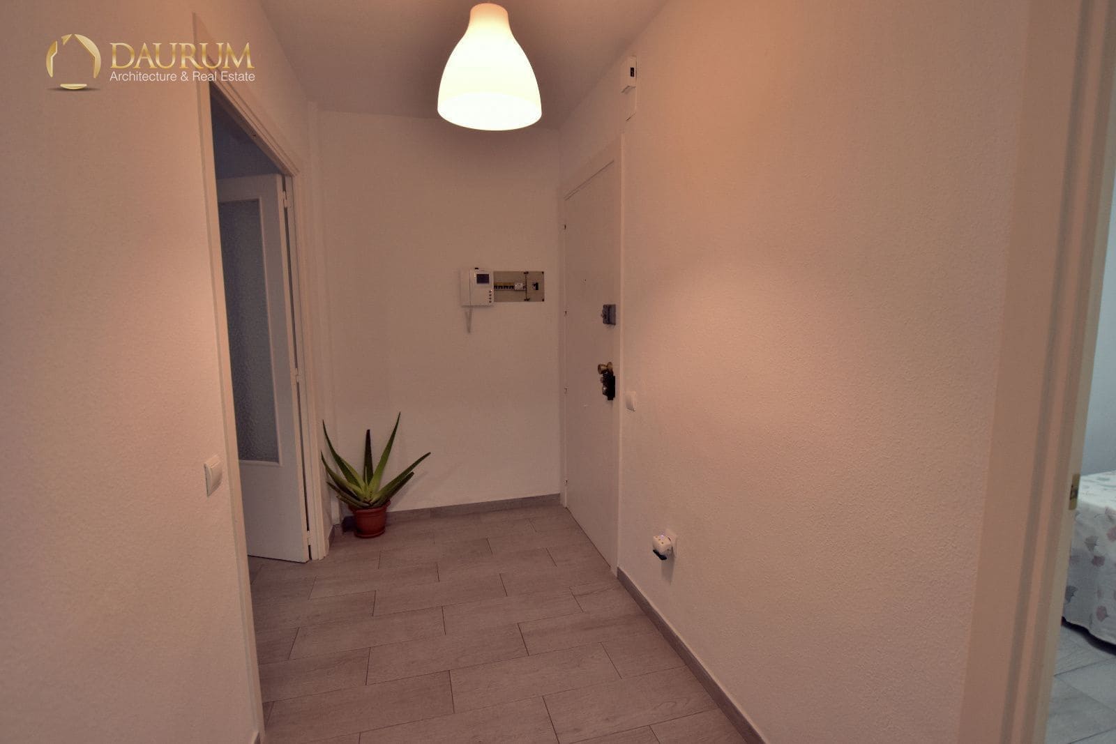 4 bedroom Flat for sale in Alicante / Alacant city with garage - € 199,900 (Ref: 9345461)