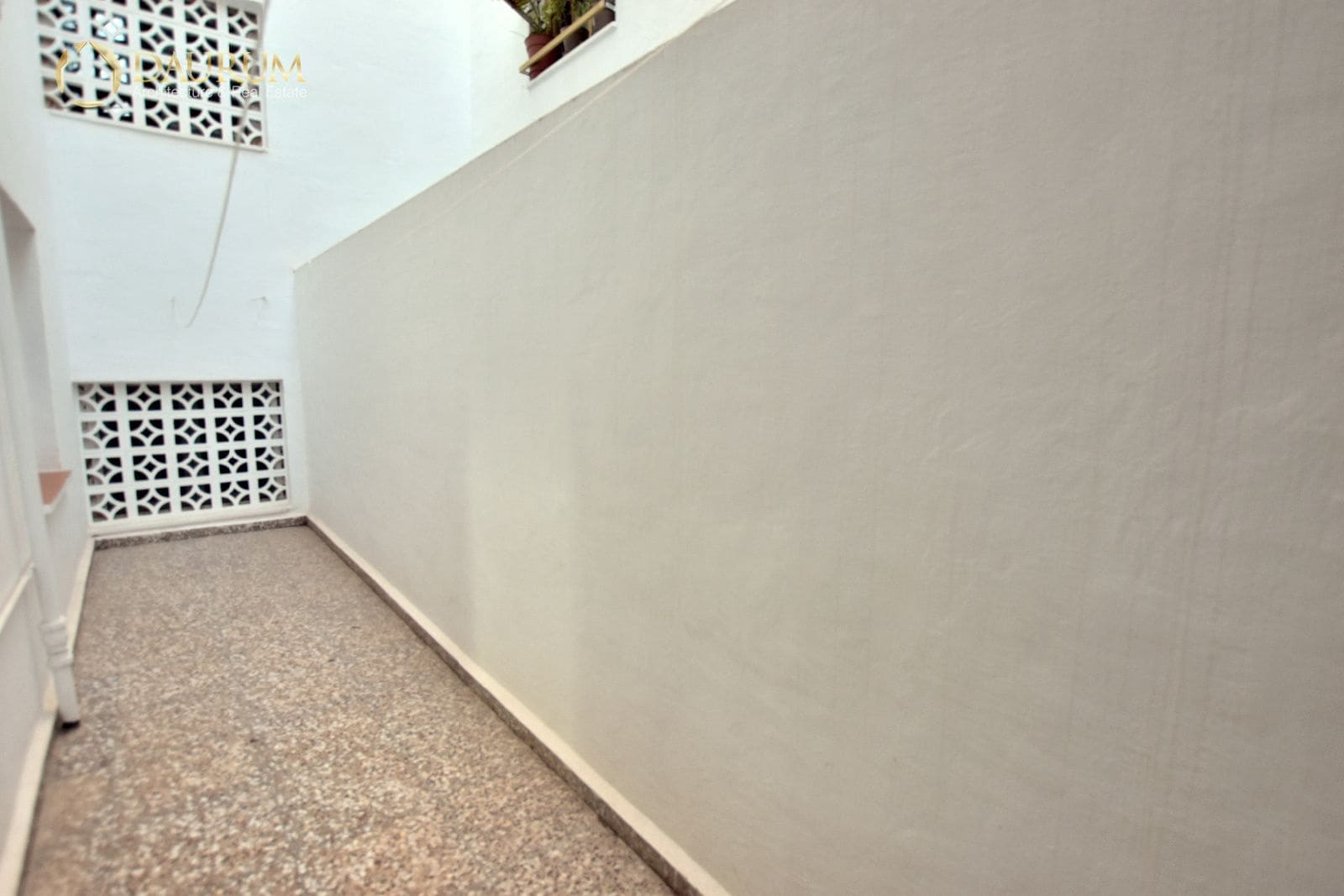 4 bedroom Flat for sale in Alicante / Alacant city with garage - € 199,900 (Ref: 9345461)