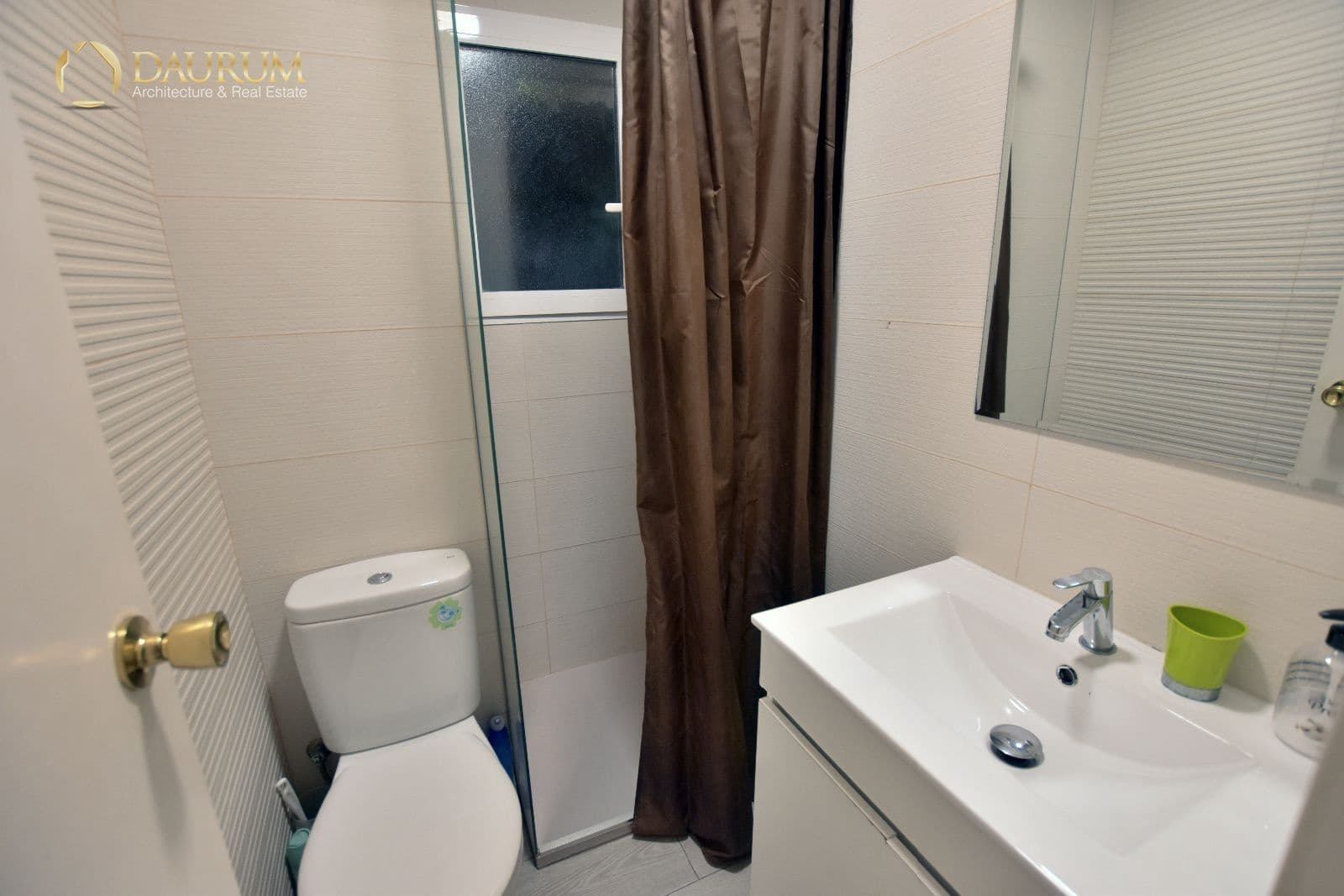 4 bedroom Flat for sale in Alicante / Alacant city with garage - € 199,900 (Ref: 9345461)