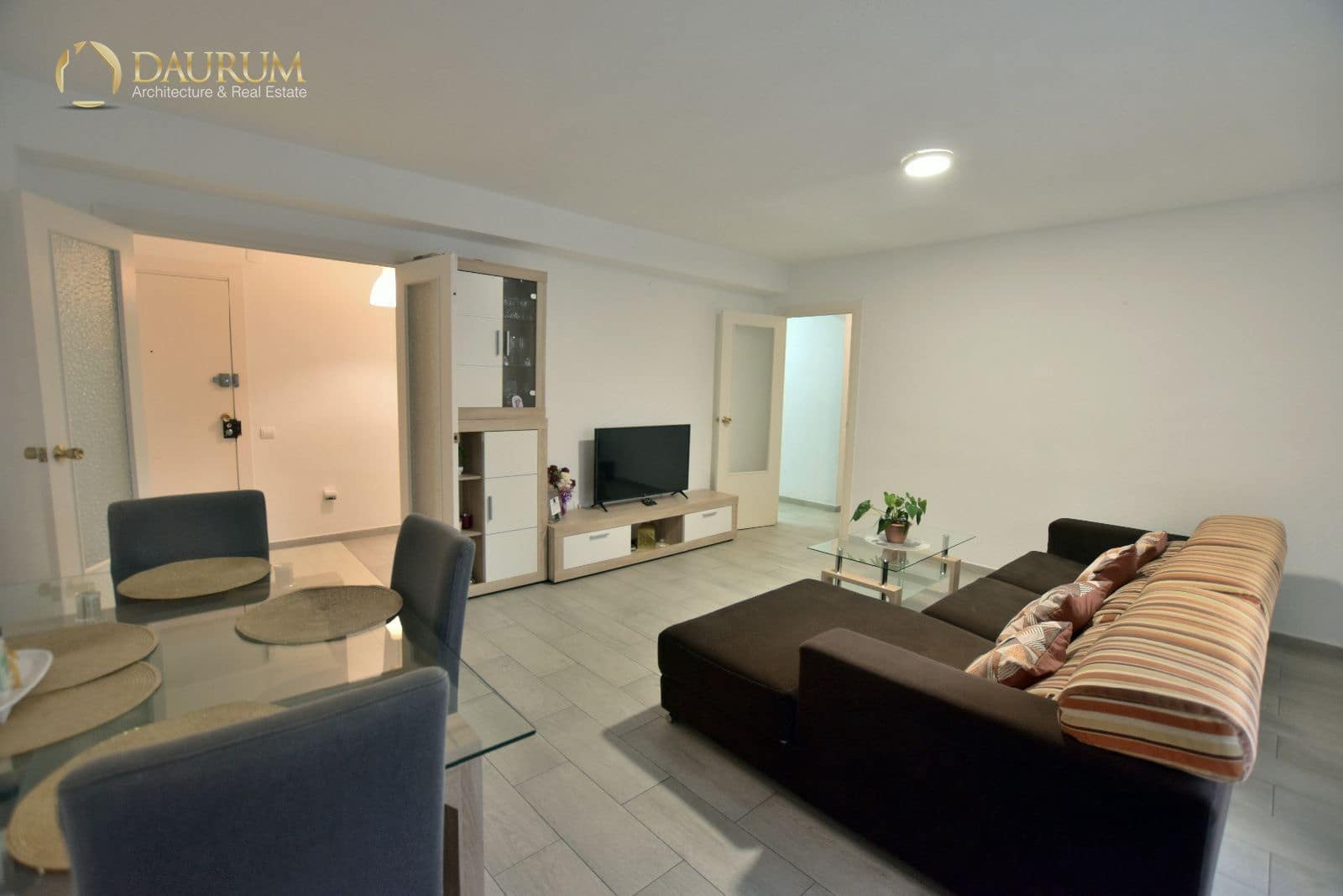 4 bedroom Flat for sale in Alicante / Alacant city with garage - € 199,900 (Ref: 9345461)