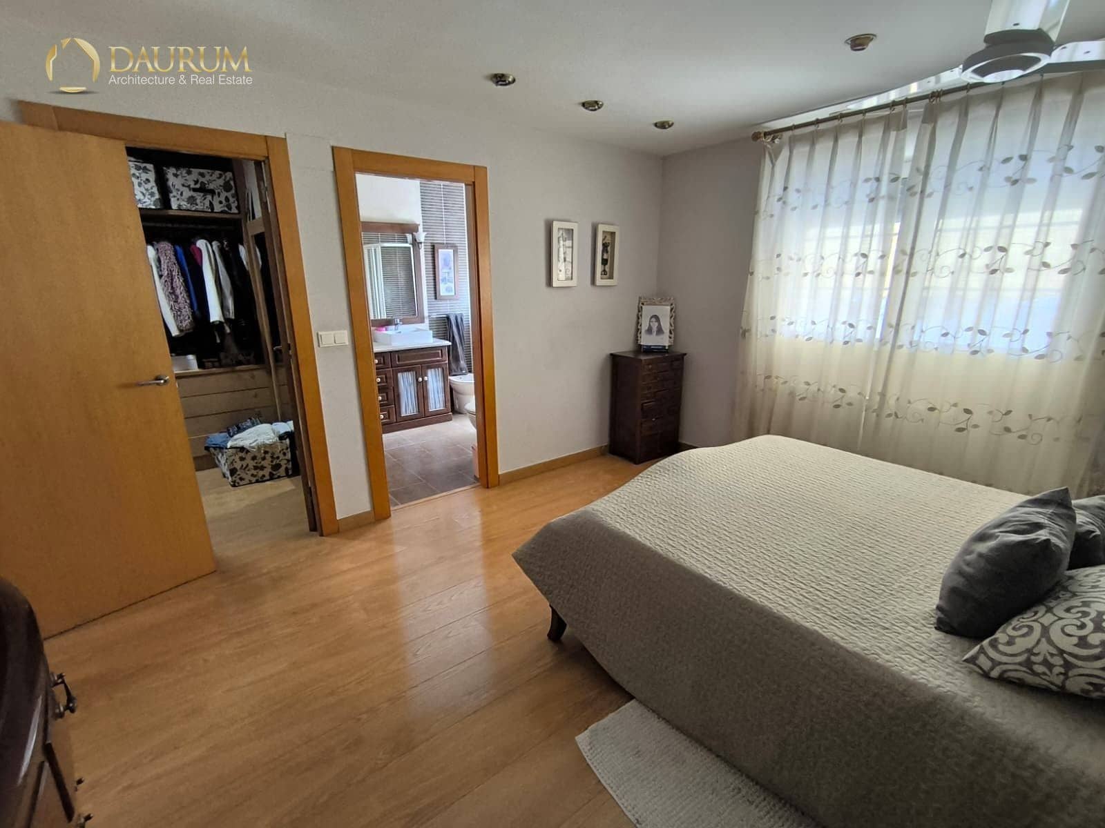 4 bedroom Villa for sale in Monforte del Cid with pool garage - € 280,000 (Ref: 9345464)