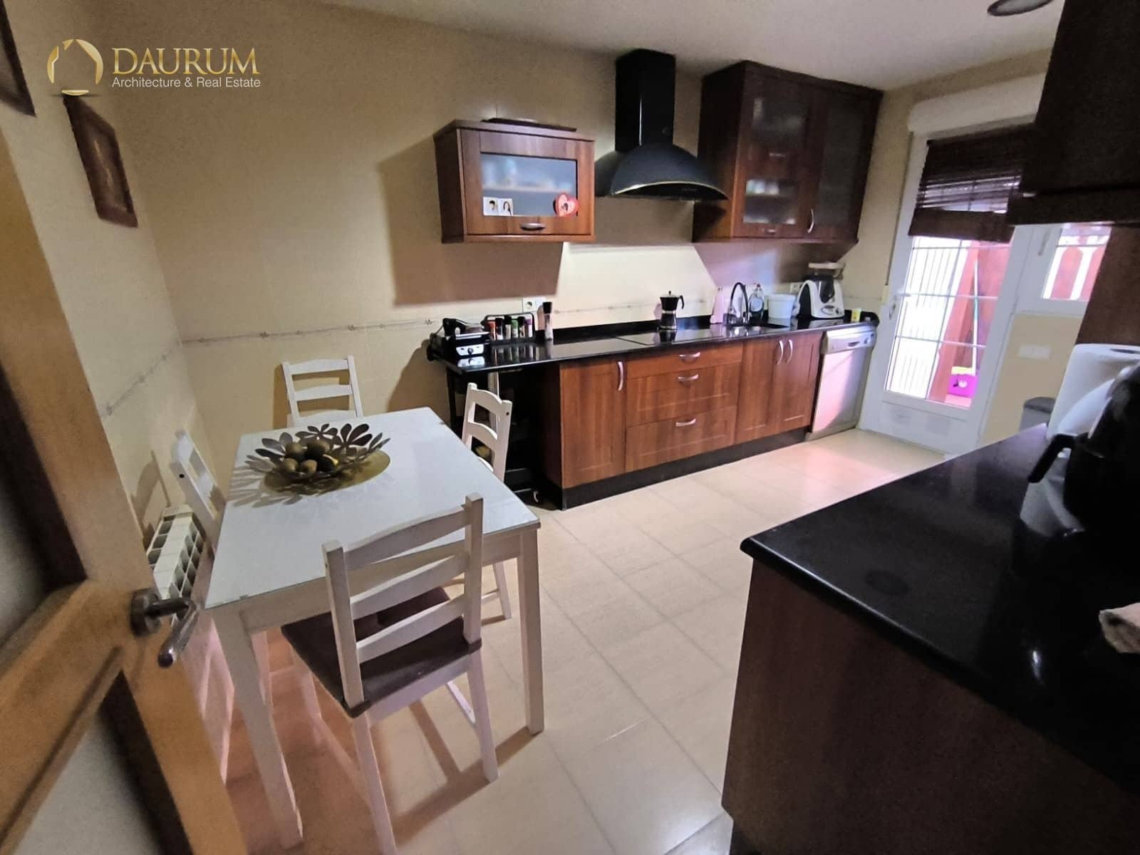 4 bedroom Villa for sale in Monforte del Cid with pool garage - € 280,000 (Ref: 9345464)